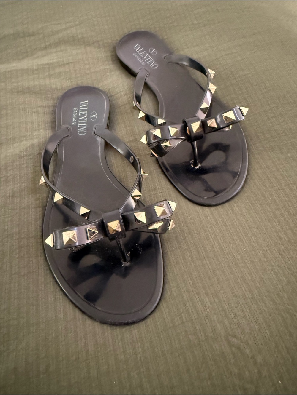 AUTHENTIC - Valentino Black Jelly Thong Sandals with Gold Rockstud Bow